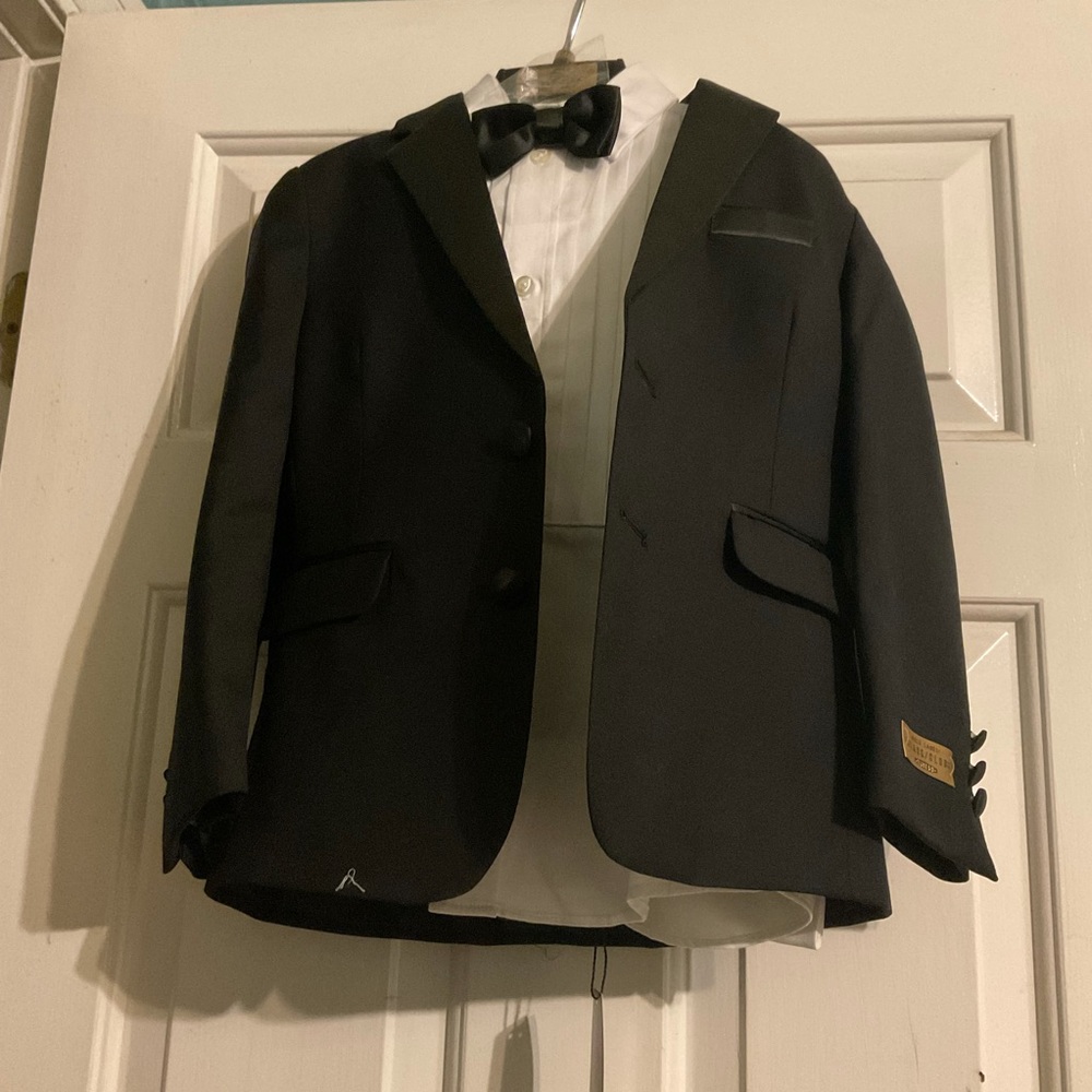 ❤️  Boys TUXEDO